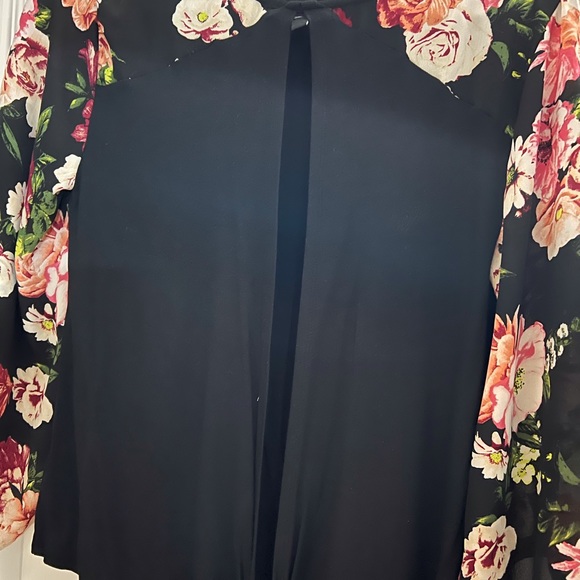 T.D.C. EUC BLACK BLOUSE WITH OPEN BACK & LONG ROSE SLEEVES - Picture 6 of 11